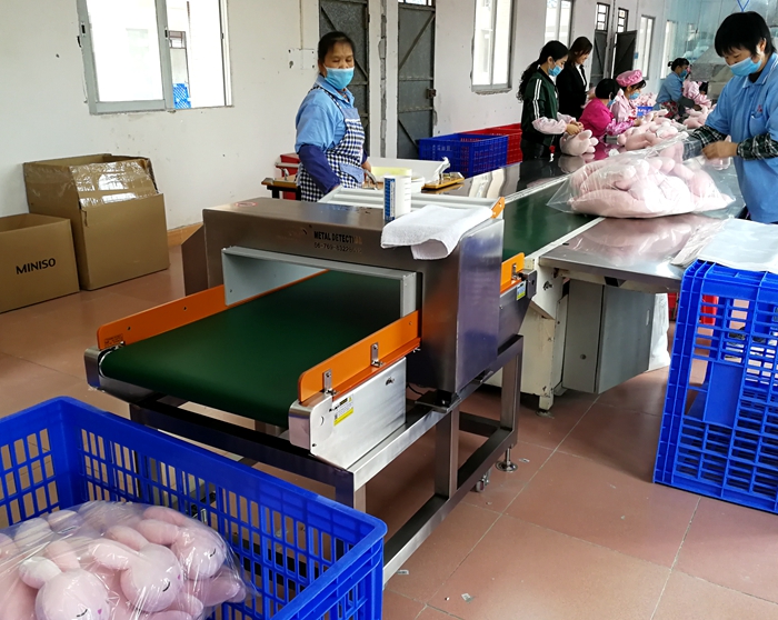 源康毛絨玩具壓縮導入型金屬檢測機1.jpg