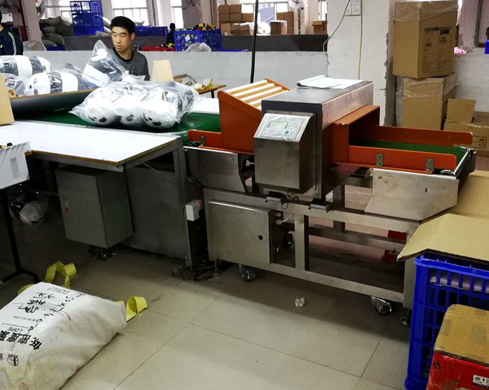 源康毛絨玩具壓縮導入型金屬檢測機7.jpg