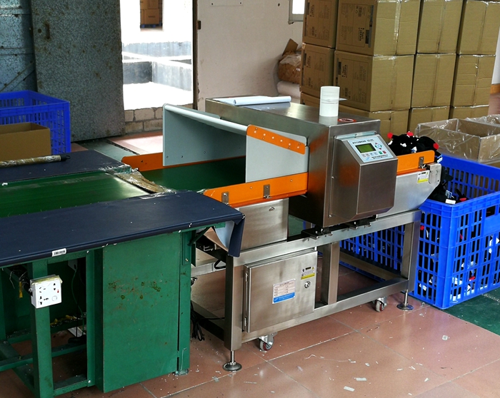 源康毛絨玩具壓縮導入型金屬檢測機4.jpg